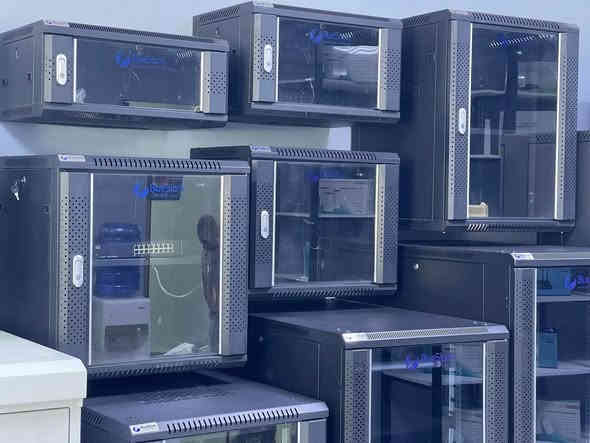 📣📣📣  متوفر لدينا 

📦 راكات BlueStorm الأصلية – كافة المقاسات متوفرة

🔹 راكات Wall Mount (حائطية)

2U – 530×350
💵 28,500

4U – 600×450×280
💵 75,000

6U – 600×450×350
💵 81,000

9U – 600×450×520
💵 98,000
9U – 600×600×520
💵 127,500

12U – 600×450×640
💵 145,000
12U – 600×600×640
💵 156,000
12U – 600×1050×640
💵 80,000

15U – 600×450×765
💵 163,000
15U – 600×600×765
💵 175,000

⸻

🔹 راكات Standing – 18U

18U – 600×600×900

2 Fan + PDU + 2 Shelf + Light
💵 367,500

18U – 600×800×900

4 Fan + PDU + 2 Shelf + Light
💵 402,000

18U – 600×1000×900

4 Fan + PDU + 2 Shelf + Light
💵 430,500

18U – 600×1000×900 (Vented Door)

4 Fan + PDU + 2 Shelf + Light
💵 427,500

⸻

🔹 راكات Standing – 22U

22U – 600×800×1070

4 Fan + PDU + 2 Shelf + Light
💵 375,000

22U – 600×800×1070

4 Fan + PDU + 2 Shelf + Light
💵 435,000

22U – 600×1000×1070

4 Fan + PDU + 2 Shelf + Light
💵 472,500

22U – 600×1000×1070 (Vented Door)

4 Fan + PDU + 2 Shelf + Light
💵 472,500

⸻

🔹 راكات Standing – 27U

27U – 600×800×1280

4 Fan + PDU + 2 Shelf + Light
💵 477,000

27U – 600×800×1280 (Vented Door)

4 Fan + PDU + 2 Shelf + Light
💵 477,000

27U – 600×1000×1280

4 Fan + PDU + 2 Shelf + Light
💵 409,500

27U – 600×1000×1280

4 Fan + PDU + 2 Shelf + Light
💵 525,000

27U – 600×1000×1280 (Vented Door)

4 Fan + PDU + 2 Shelf + Light
💵 525,000

⸻

🔹 راكات Standing – 32U

32U – 600×1000×1520

4 Fan + PDU + 2 Shelf + Light
💵 600,000

32U – 600×1000×1520 (Vented Door)

4 Fan + PDU + 2 Shelf + Light
💵 600,000

⸻

🔹 راكات Standing – 37U

37U – 600×1000×1735

4 Fan + PDU + 2 Shelf + Light
💵 675,000

37U – 600×1000×1735 (Vented Door)

4 Fan + PDU + 2 Shelf + Light
💵 675,000

⸻

🔹 راكات Standing – 42U

42U – 600×1000×1960

4 Fan + PDU + 2 Shelf + Light + Heat Sensor
💵 787,500

42U – 600×1000×1960 (Vented Door)

4 Fan + PDU + 2 Shelf + Light + Heat Sensor + 2 Vertical Cable Manager
💵 930,000

42U – 800×1070×1960

4 Fan + PDU + 2 Shelf + Light + Heat Sensor + 2 Vertical Cable Manager
💵 1,215,000

42U – 800×1000×1960 – SMART RACK

💵 1,320,000

⸻

🔹 راكات Standing – 47U / 48U

47U – 800×1000×2180

4 Fan + PDU + 2 Shelf + Light + Heat Sensor + 2 Vertical Cable Manager
💵 1,350,000

48U – 800×1070×1960 (Vented Door)

4 Fan + PDU + 2 Shelf + Light + Heat Sensor + 4 Vertical Cable Manager
💵 1,282,500

‏‎متوفر توصيل الى بغداد وجميع المحافظات 🚙🚗      

‏‎‏‎📞*********** 
‏‎‏‎📞*********** 

📲 رابط التواصل على واتساب مباشر
https://wa.me/9647759500059
https://wa.me/9647838334480

‏‎📍 العنوان : شارع الصناعة مقابل الجامعة التكنولوجية فلكة باب الرئاسة
