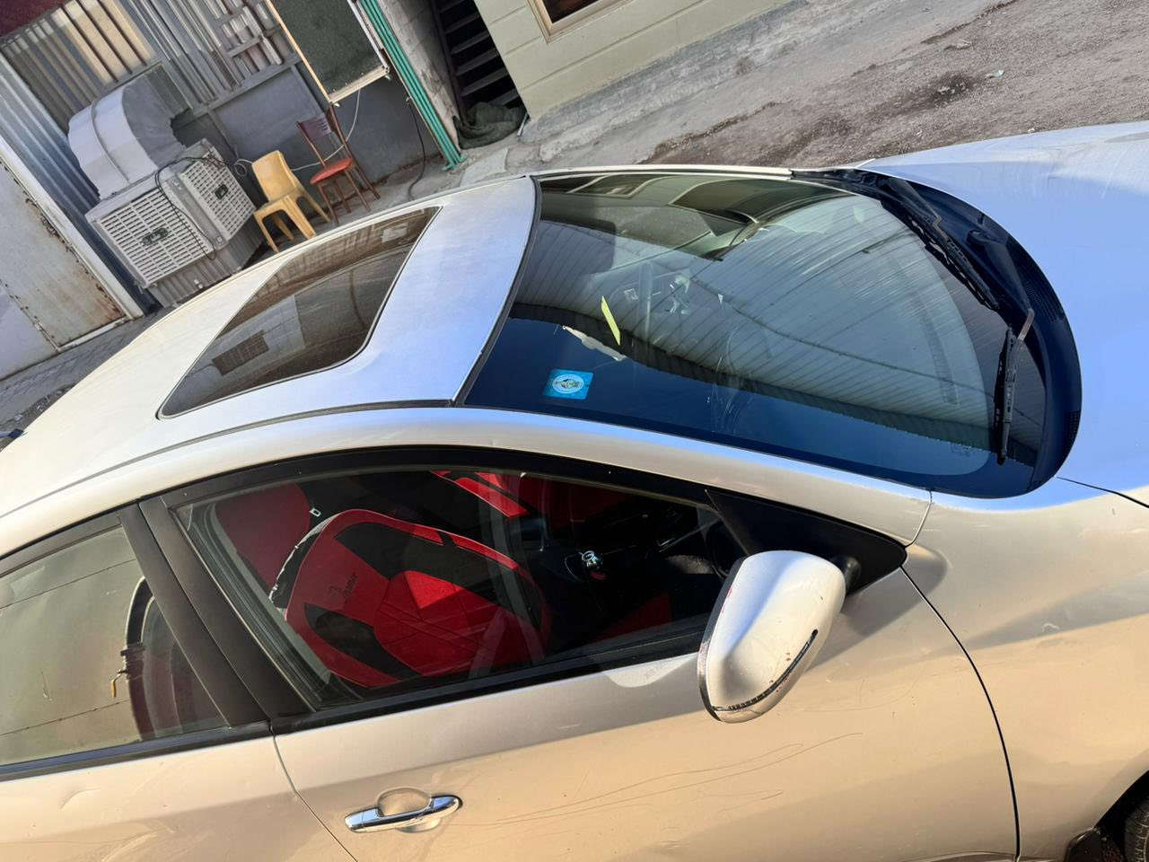 سيراتو2011 
رقم بغداد أنكليزي تحويل مباشر بسمي 
مكفوله من الضرر القوي 
بيها طخات موضحات بالصوره 
جاملغ وباب الخلفي عكس السائق 
بيها جراد 
السعر 90 وبيها مجال
***********
