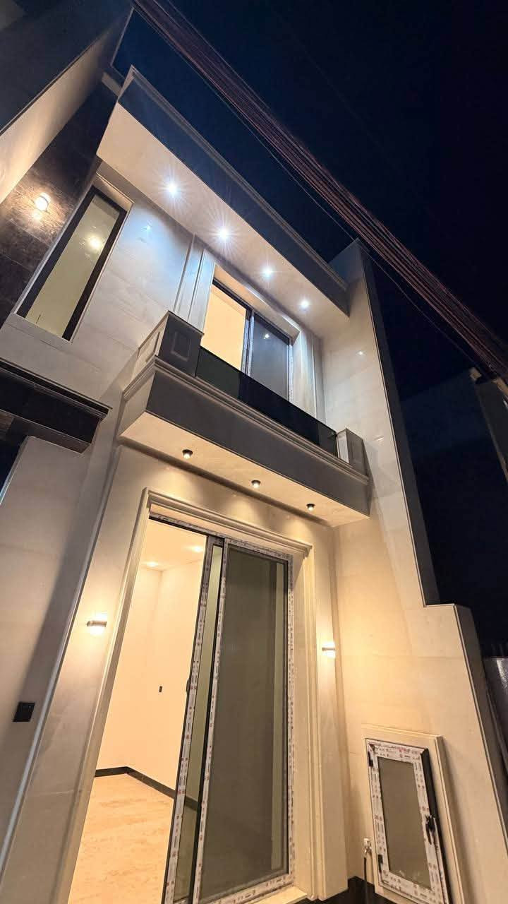مشتمل للبيع 1️⃣0️⃣0️⃣ متر 🏡بناء حديث غير مسكون 👍💯
▪️الواجهة 🔲 5️⃣ // 

▪️نزال 🔺 2️⃣0️⃣ // 

▪️موقع 📍الدار 🏡 المسائلة والعدالة شارع 20 //▪️موقع مميز مجاور لمجمع النسيم //

▪️يحتوي الدار 🏠 // غرف نوم 🛌 3️⃣ //

▪️صحيات العدد 🚾 2️⃣ // + مطبخ صالة منؤر كببر 

▪️واجهة الدار 🏠 مرمر ارضيه الدار مرمر شغل ▪️درجه اولى 💯👍

▪️السعر والاستفسار : *********** (مكتب ▪️العدل العقار). 📞 نستقبل كافة العروض العقارية
