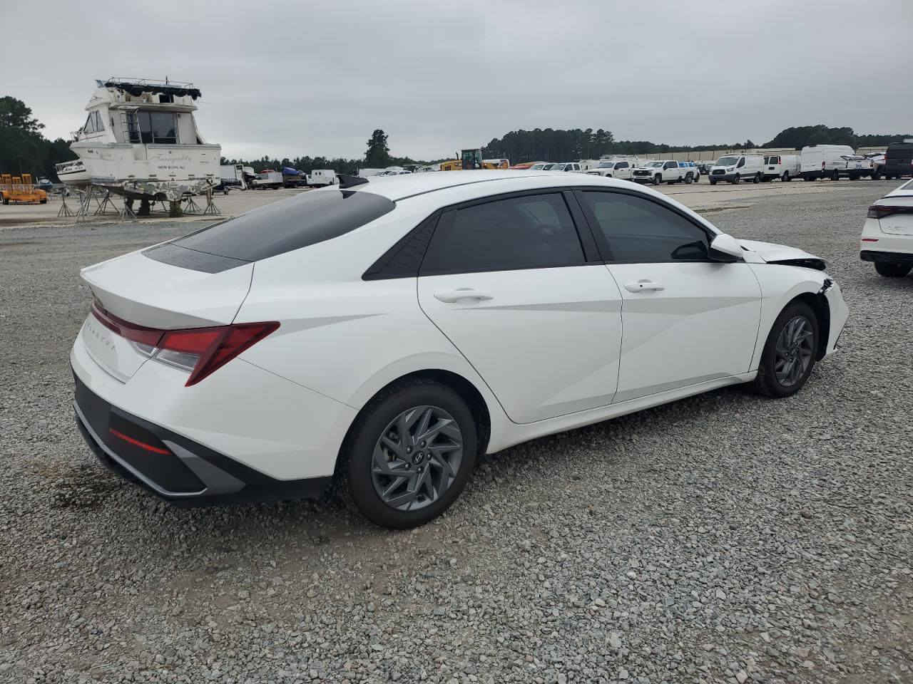 السلام عليكم لبيع النتره وارد امريكي حادث بنيد معدل بدون تبديل ولاصبع ليبل واحد محرك 2000 مديل 2024 صور الحادث بلمنشور مرقم كتاب شهداء  بسمي سعر 170 استفسار ***********
