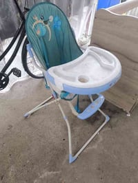 للبيع ميز طعام معه كاروك اطفل السعر 60 شراي اتصل 07700343101