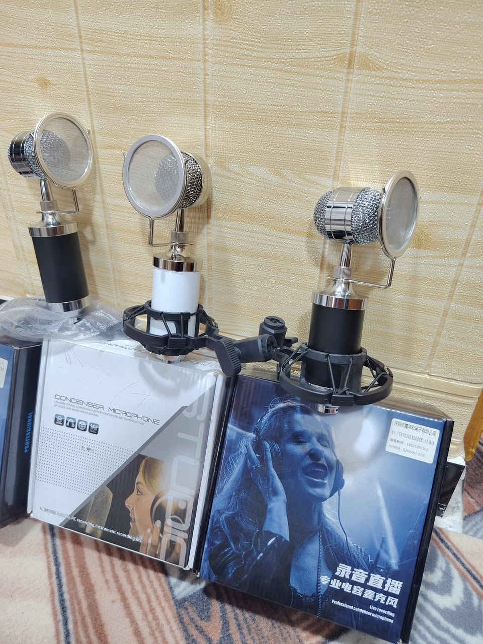 مايكات بهذا الشكل ٣ قطع
فقط المايك والحامل مالته


**إذا كنت صاحب هذا الإعلان وتريد حذفه لأي سبب، رجاءا أرسل رسالة إلى الدعم الفني**