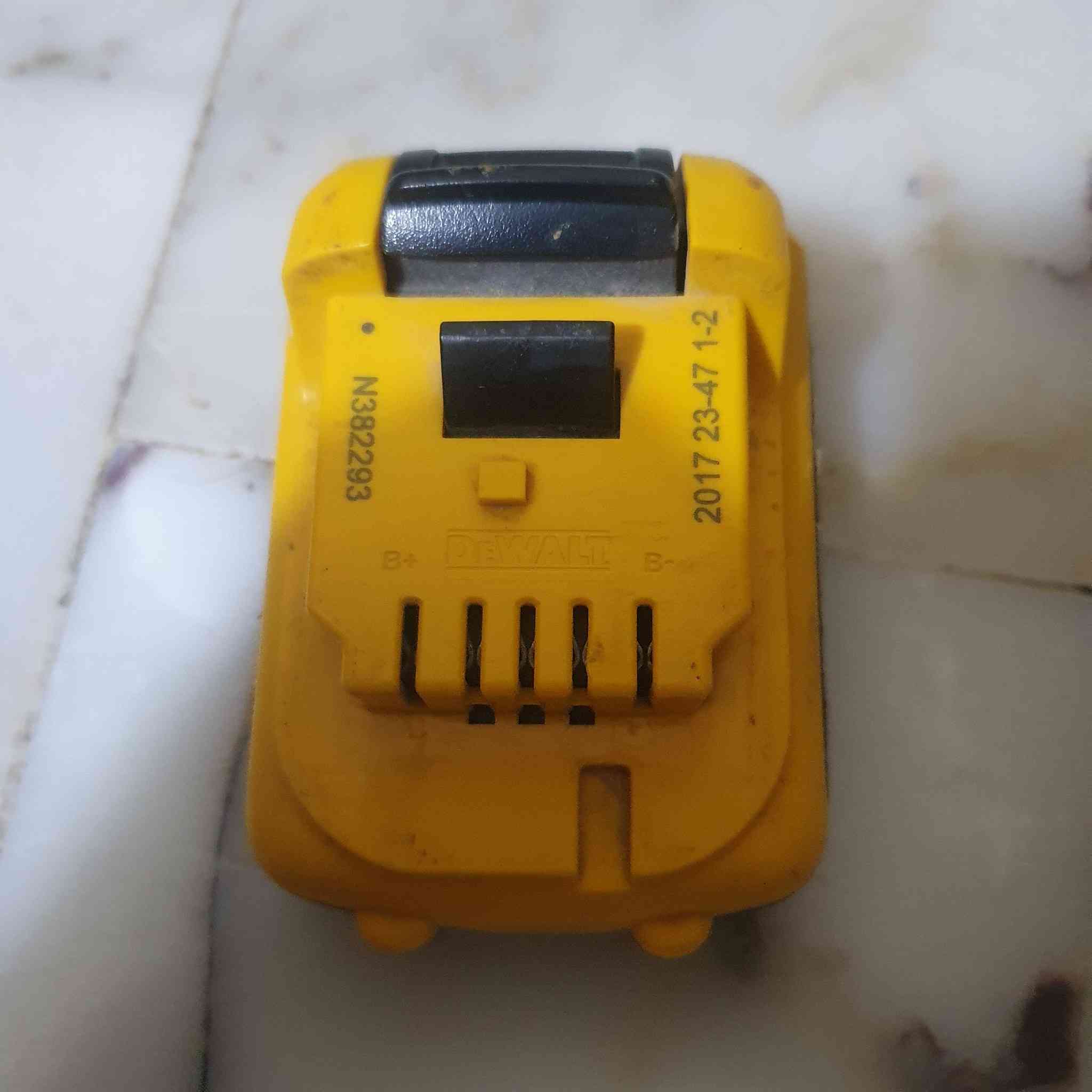 شاحن وبطاريه ديوالت الاصلي الأمريكي


**إذا كنت صاحب هذا الإعلان وتريد حذفه لأي سبب، رجاءا أرسل رسالة إلى الدعم الفني**