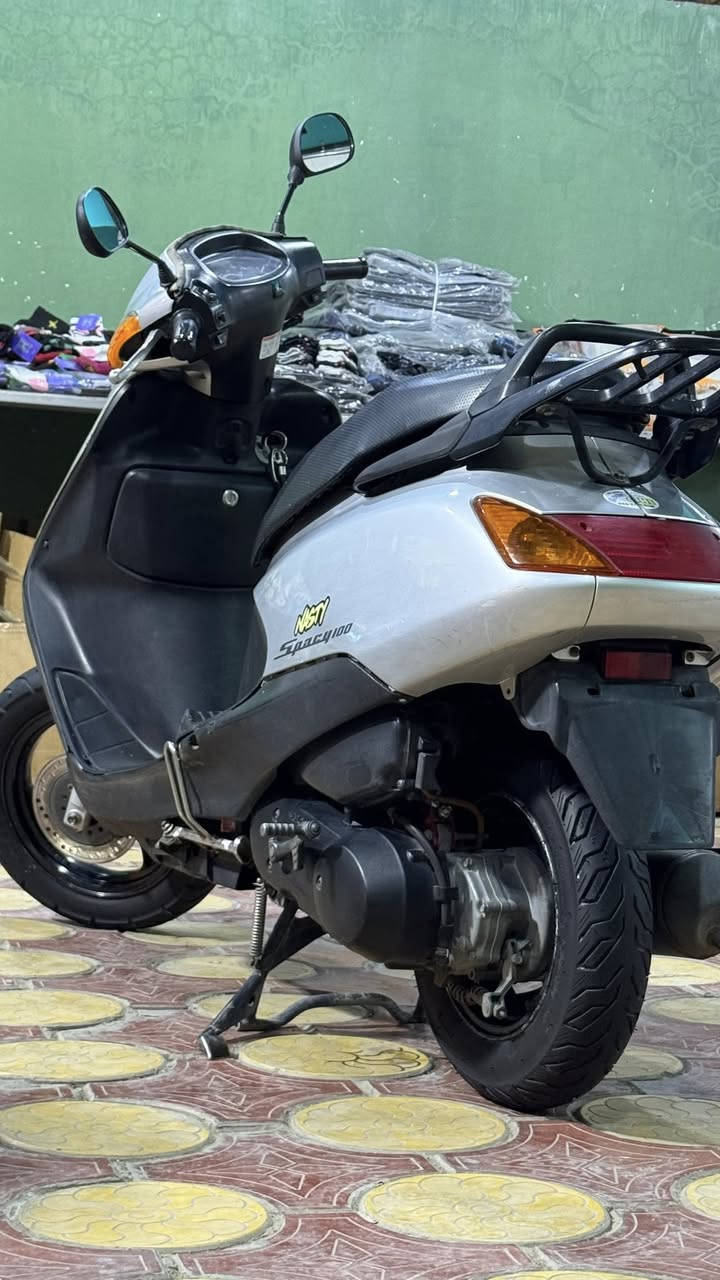 السلام عليكم للبيع دراجة سبيسي الدراجة نضيفة كهربائيات كلها شغاله مكينه ناعمة ممفتوحة دراجة نظيفة كلش للتواصل***********
