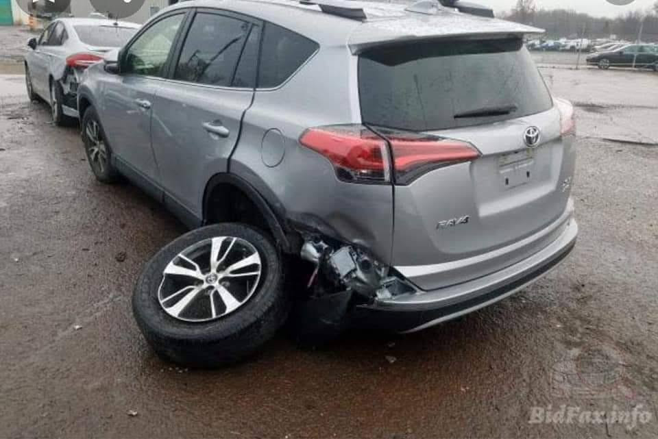 راف فور ٢٠١٨ فئة XLE وارد أمريكي حادثها مثل ما موضح بالصورة وبيها حادث بالعراق باب وجاملغ السايق صبغ والباب الخلفي صفحة السكن والباب الخلفي بيه شوي صبغ 
مواصفاتها رادار و مثبت سرعة . بصمه . فتحة سقف . تحكم ستيرن. 
المكينه نظيفة ومكفولة والكير مفتوح لتبديل الفلتر 
تبريد وكهربائيات وصدر كلهن فول ١٠٠% 
السياره مثل ما موضح نظافتها 
السياره ماشية ٢٥٠ الف كيلو 
السعر ١٤٥ وبيها مجال
مكاني بغداد ورقمي ***********
