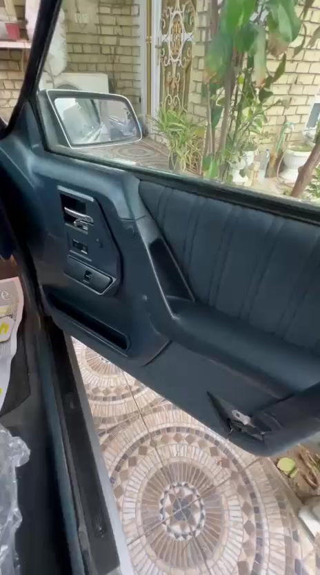 سلام عليكم 
سياره اولدز موبيل للبيع 
موديل 1990
السياره بلاد بلاد بلاد مثل ما واضح بل صور 
كبات الشركه ما مفتوحه بل كارتون بعدها 
مع صندوك الشركه الاخضر للمواد الاحتياطيه

السياره جاهزه مجهزه 
مكينه  و كير مكفول 
كهربائيات
تبريد تدفئه فول 
داخل السياره كله نضيف 

رقم بغداد 
تحويل مباشر 
 والسياره صبغ عام للجماليه فقط

‏‪***********‬‏
