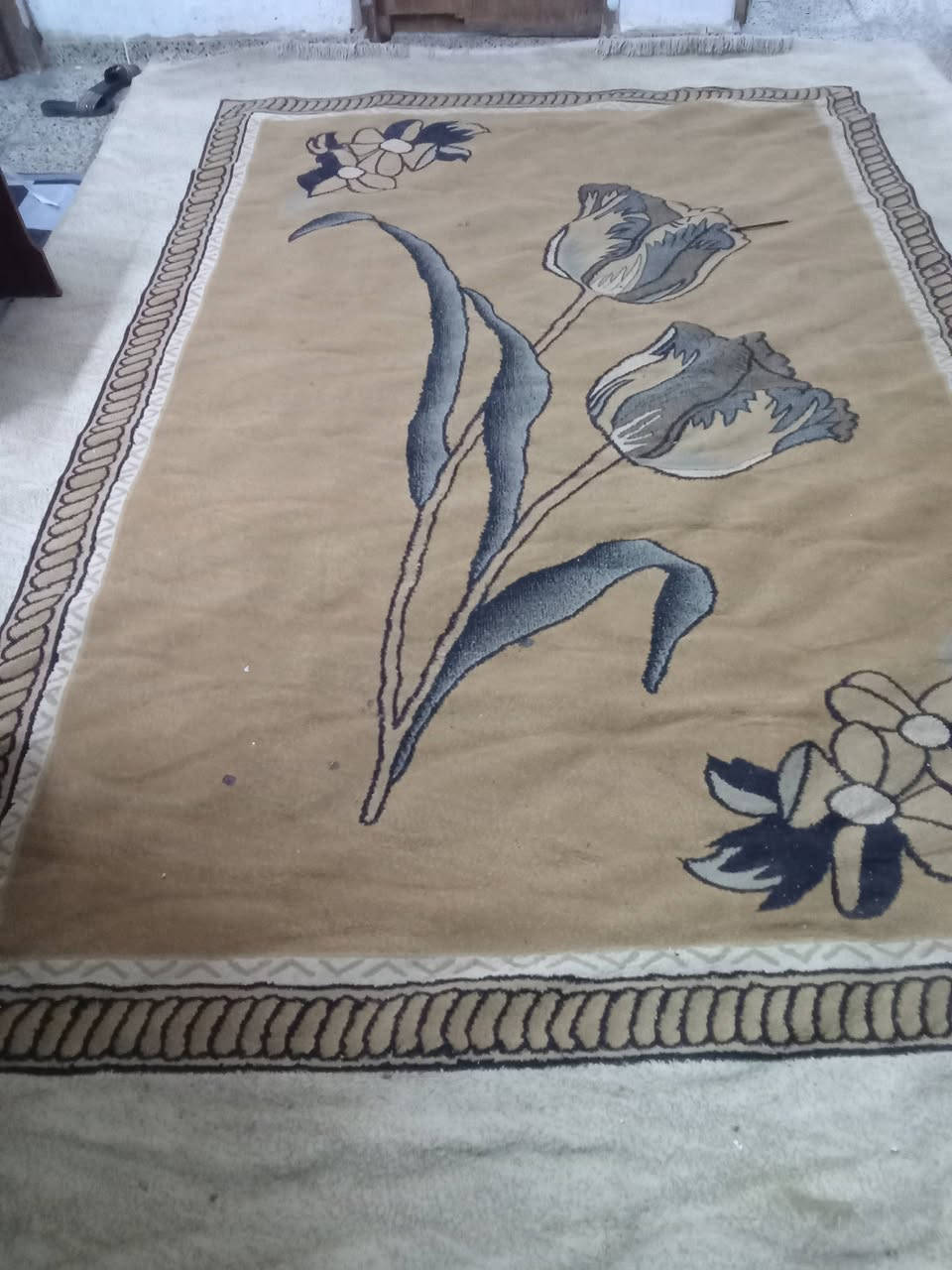 السلام عليكم غراض بيت كل واحد وسعره شباب إلي مو شراي يعبر المنشور رحمه لوالديكم متواج على الفيس وهذا رقمي واتساب *********** ادمن وافق اخويه
