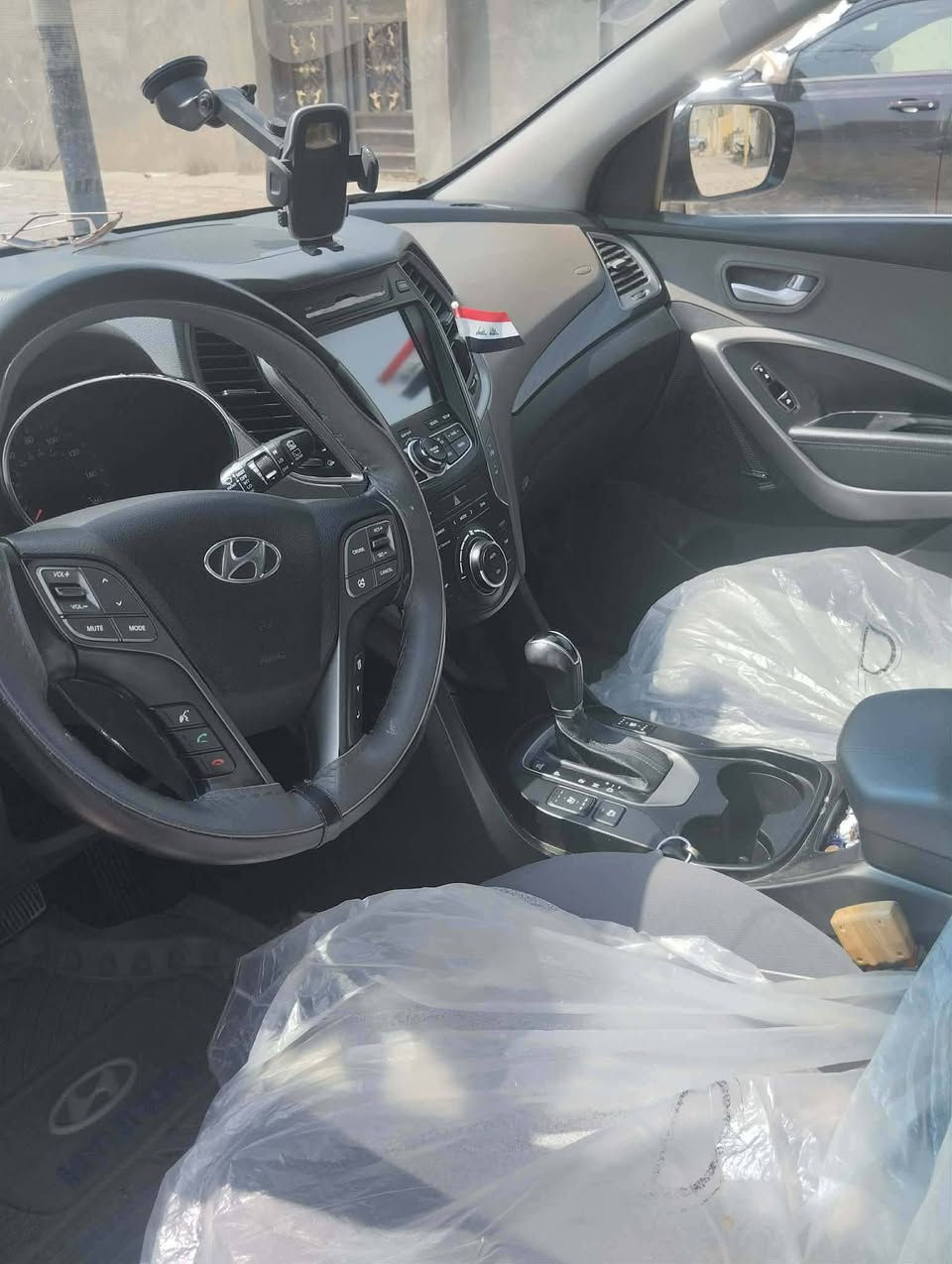 سنتافيه موديل ٢٠١٦ فول مواصفات واحد على واحد وارد امريكي مبدل بيها بابين اصلي بالعراق وبيها رش تجميل فقط  مرقم ذي قار بسمي مال واحد جناي بيع مستعجل السعر ١٤٠ وبيها مجال قليل للاستفسار الاتصال على الرقم ***********
