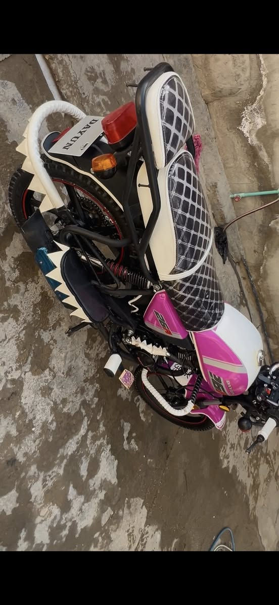 دايوان 23
اوراق سحب 
لون مميز 🩷
نضافة 100‎%‎
دوشمة كاملة
لايت زنون كامل 
دبل اشارة
جهاز تشغيل عن بعد 
مكينة 150 ناعمة خير من الله 
دراجة احلى من الصور مكفولة كفالة عامة
السعر 1225 بي مجال 
مكاني ديالى شهربان 
***********
