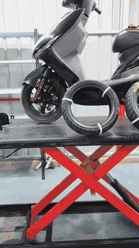 بلديات الظباط قرب شارع الكاشي مقابيل بدالة الكماليه
***********
عرررض لفترررره محدوده!!!!!!
تاير سكنس أصلي 14000 الف
