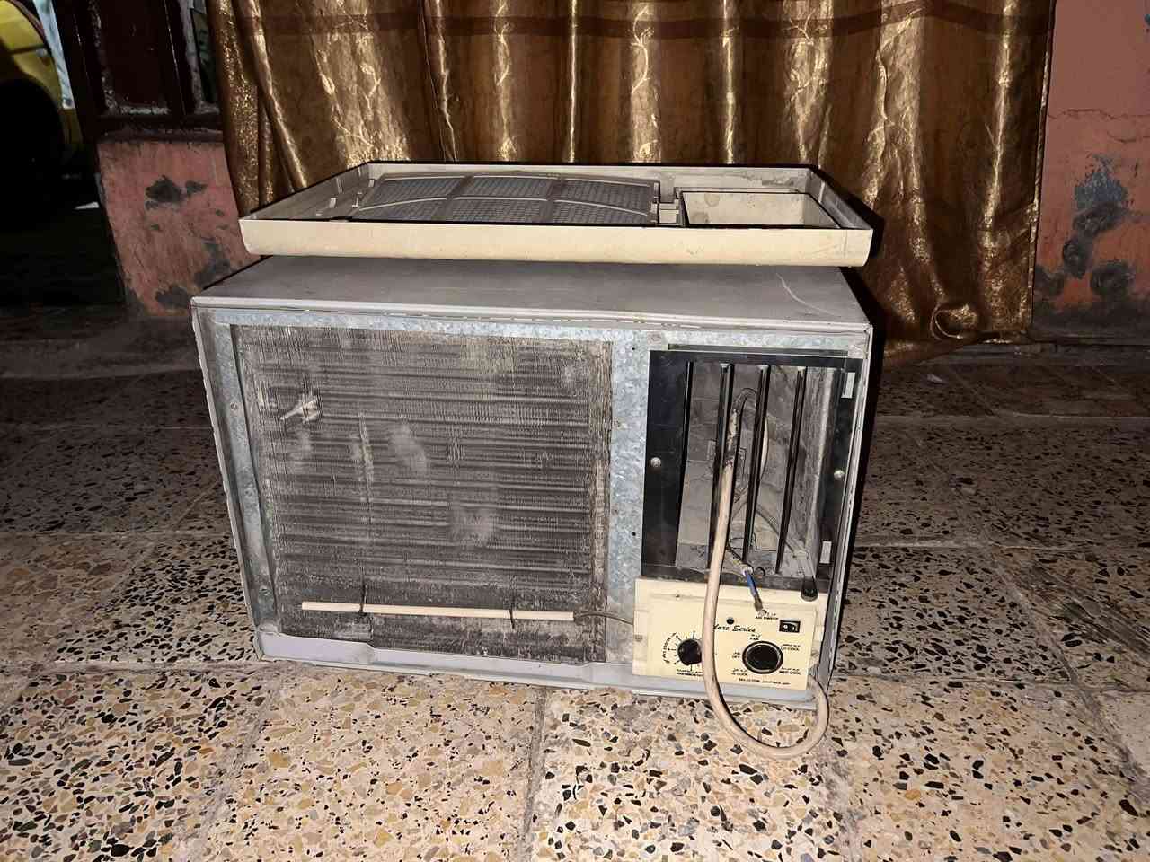 السلام عليكم مكيف مصري للبيع ثنين طن السعر ٢٥٠ وبي مجال العنوان بغداد مدينة الصدر للأستفسار ***********
