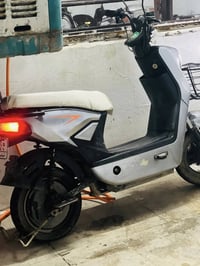 ماطور شحن للبيع الماطور كلشي بي شغال خمس بطاريات السرعه 70 الماطور يمش...