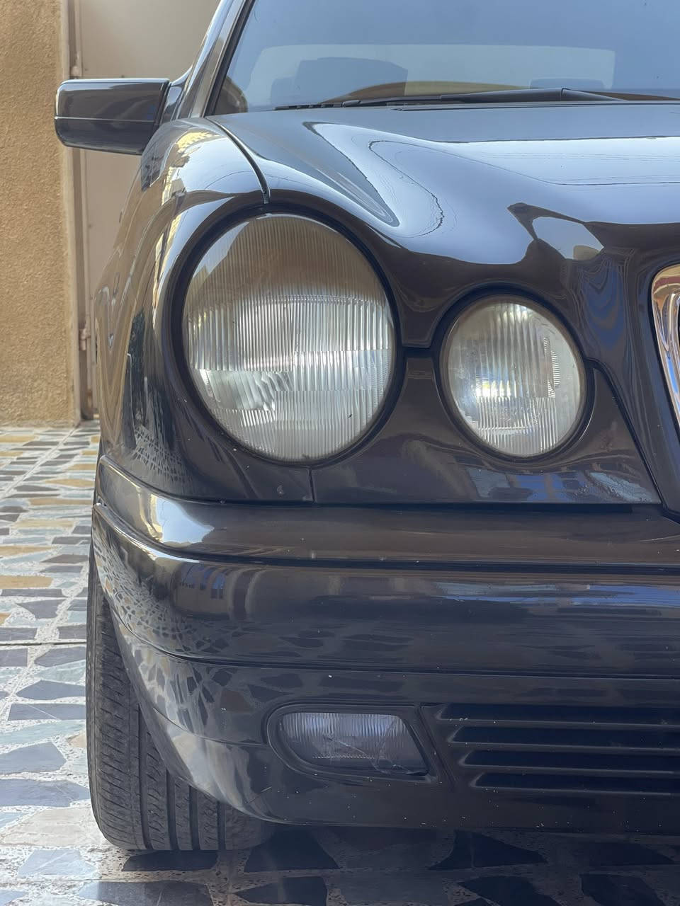 السلام عليكم ام عيون للبيع موديل 1995 شرط النظافه من كلشي تخم تاير صدر محرك كير تبريد ثلج مكفوله من كلشي برغي ماتحط عليها ..السياره استخدامها قليل  ..رقمها اربيل تحويل ثاني يوم السعر 110 وبيها مجال قليل المكان الانبار الفلوجه 
***********
