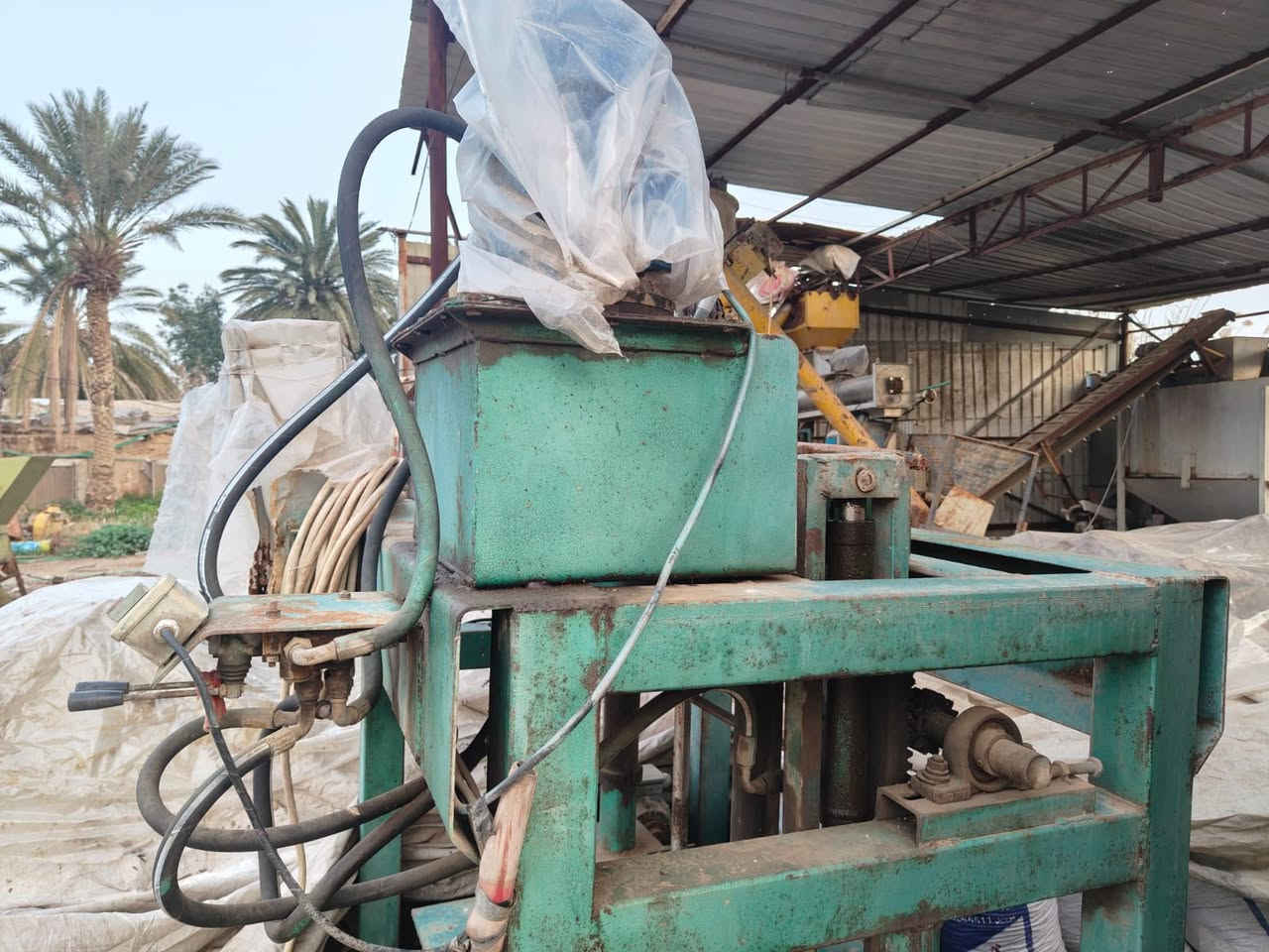 مكينة بلوك كهربائية قالب 8 بلوكات بالگصة الوحده الاتصال أو واتساب على ***********
