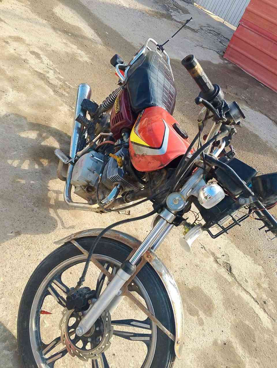 دراجه سيفان 20 للبيع
دراجه كلشي ما ناقصه 
سلف شغال 
دراجه مفوله 
كهربائي كله شغاله 
سعر 400بي مجال 
تكريت شارع الاربعين 
***********
