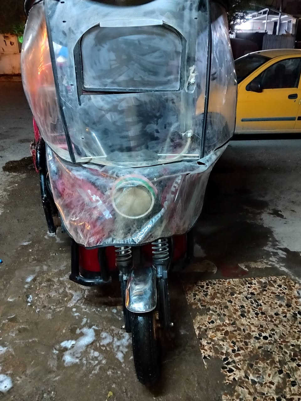 السلام عليكم ستوتة شحن داي ون حلوه ونضيفة بطاريات جدد تايرات 3 جدد وياله جدد السعر 650 المكان بغداد الدورة حي الصحه ه/***********
