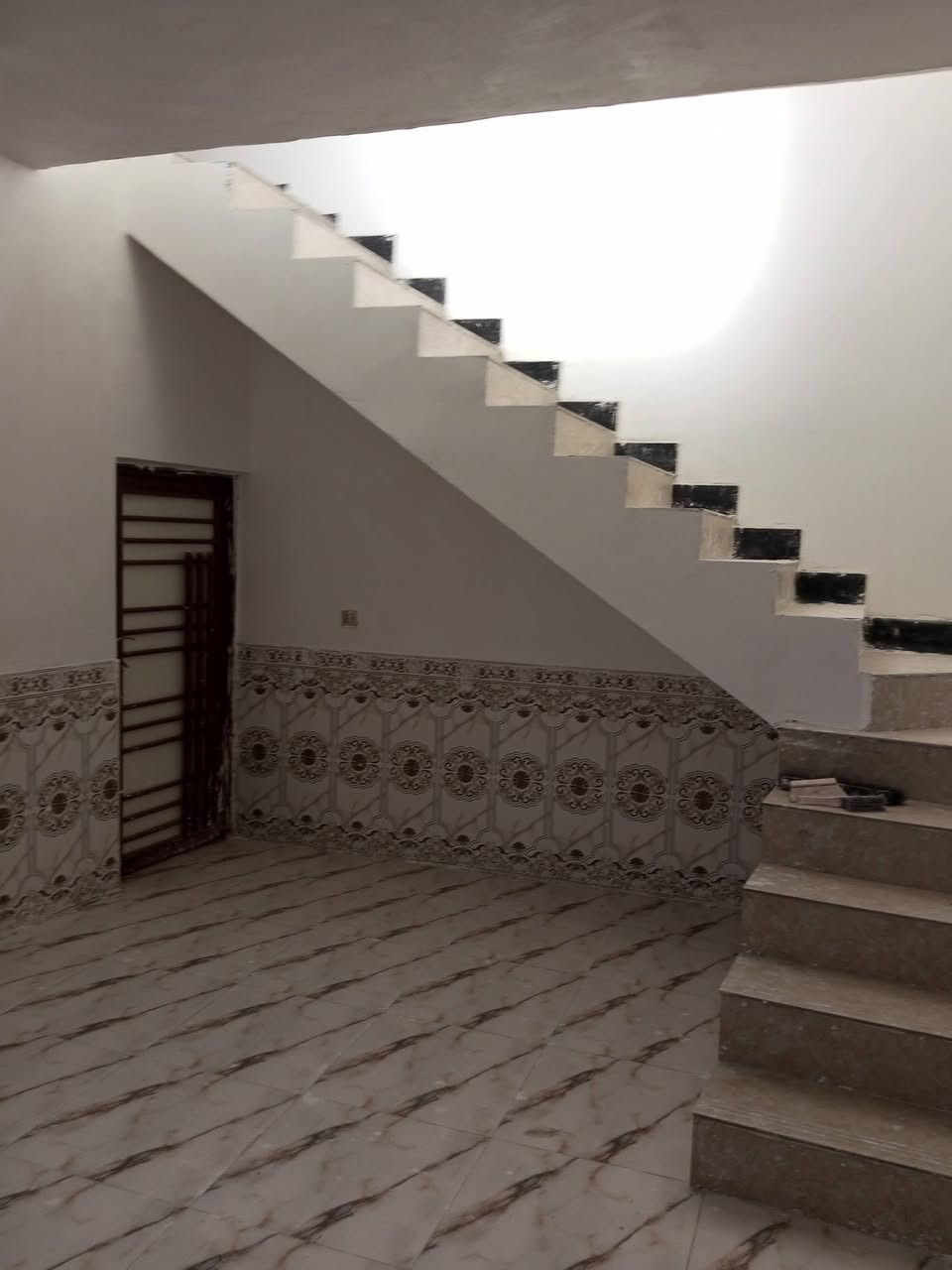 بيت للايجار. منطقة الشوفه. 
المساحه 200 بيت كلش نظيف. ومرتب. وجديد

  البيت بناء بلوك شمالي  البيت جاهز. كلش. ومامسكون 

  ديوانيه وصاله. ومطبخ وغرفتين . وصحيات 

 وحمام داخلي. البيت كل نقص مابي. جاهز علئ اخر حبايه 

   سعر الايجار. مالته. 250.  قفل.  متوفر ماطور تانكي. گيزر

  للاستفسار مراسلتي. وتدللون.


**إذا كنت صاحب هذا الإعلان وتريد حذفه لأي سبب، رجاءا أرسل رسالة إلى الدعم الفني**