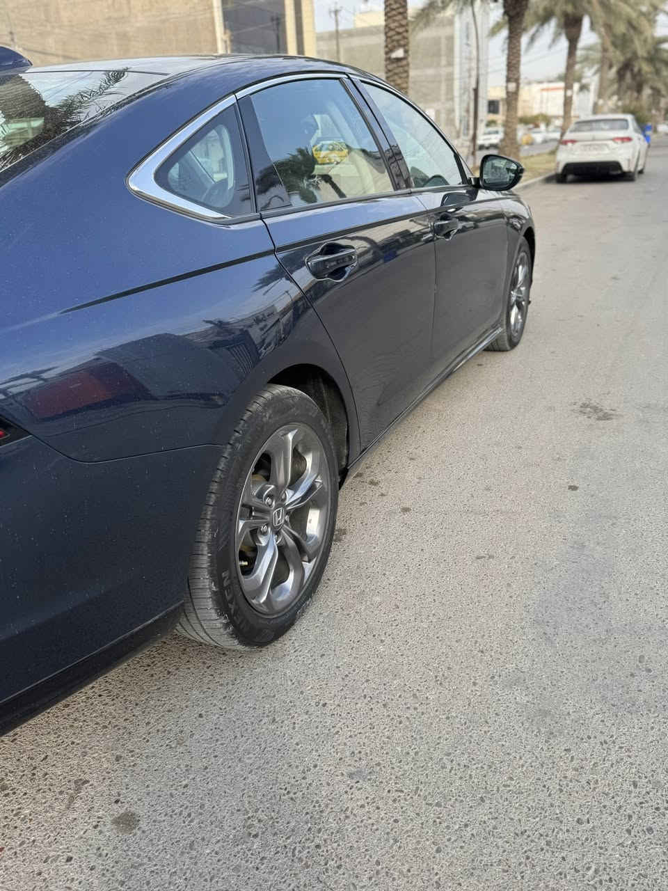 السلام عليكم اكورد موديل ٢٠٢٣ مواصفات فئة xle سيارة واقع اجمل من الصورة من ناحية الفخامة والرزانة والمتانة والسرعة 
غرفة واسعة ومريحة 
السعر 18500$
استفسار ***********
