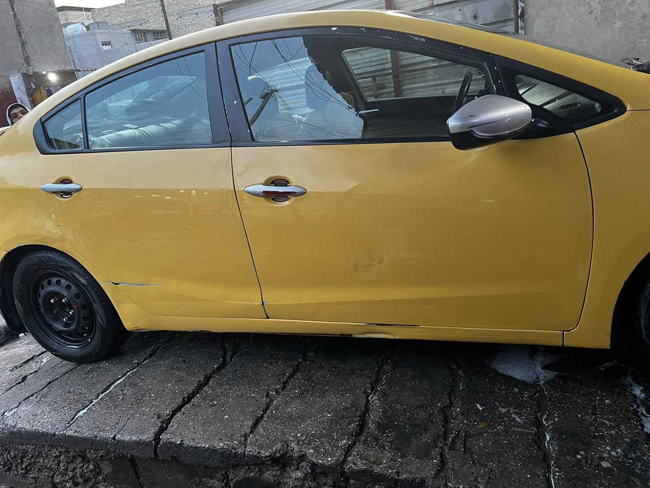 فورتي موديل ٢٠١٦ كيرررر عادي 

وارد أمريكي محرك ١٨٠٠ بيها نضوح من الجبنه 
حادثها بجم 
السياره ماشيه ٩٠ الف 
سنويه جديده مصفره هيئه وغرامات 

السعر ٧٩
مكان السياره بغداد الشعب 

الاتصال فقط لا تراس   ***********
