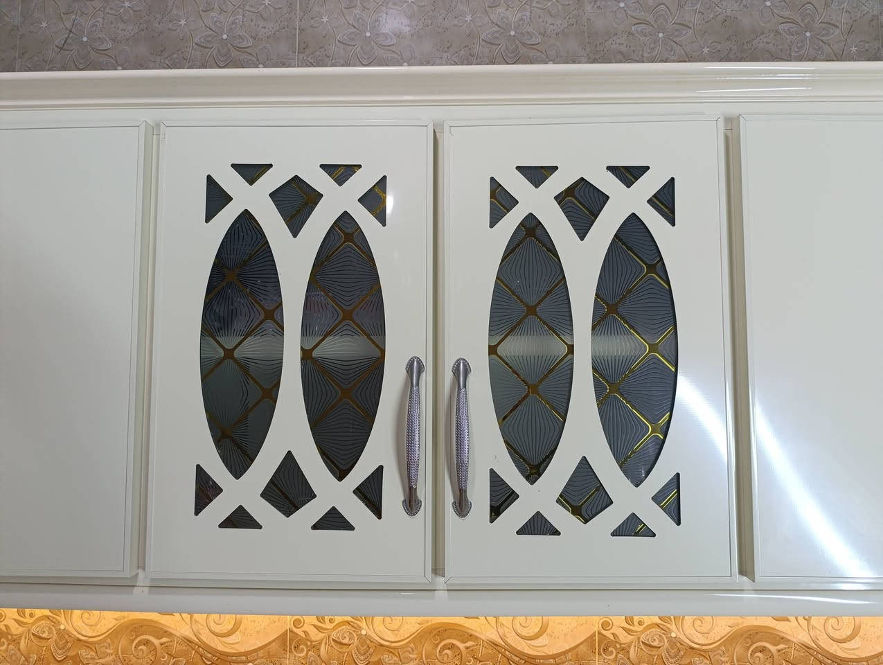 کاوەنتەری دەست کرد..
ماڵێکی پاک و جوانە..قیاسی کاوەنتەر بە سافی 3 مەترە بە شوێنی سەلاجەکە 3 و 80 سم..مغسەلی قاپ شتن  مەتر و بیست سم
ژ .م *********** شوێن قەزای ڕزگاری لە کەلار
