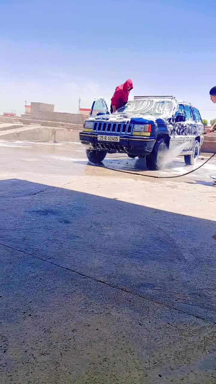 جيب شيروكي للبيع موديل 93 محرك كير شرط رقم جديد بسمي السعر المطلوب 45 وبيه مجال لشراي ***********
