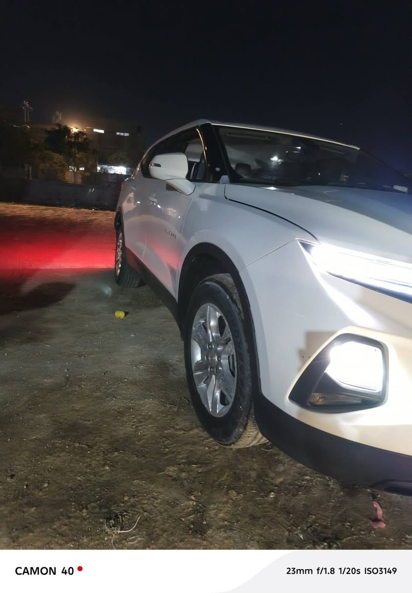 سلام عليكم ورحمة الله
بلايزر لبيع موديل 2021
ماشي29الف 
مصبوغه حزان 6سلندر (RS) 
سعر 180وبيه مجال ***********استفسار
