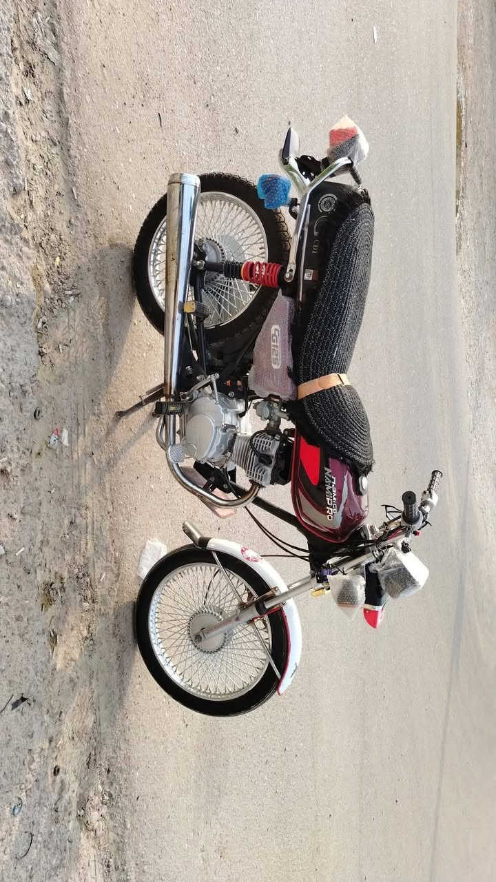 للبيع.  موديل 19.  ورقه وحده بيها.
سعر 380 بيها مجال. محرك نضيف كهربايات يشتغلن 
 ***********
