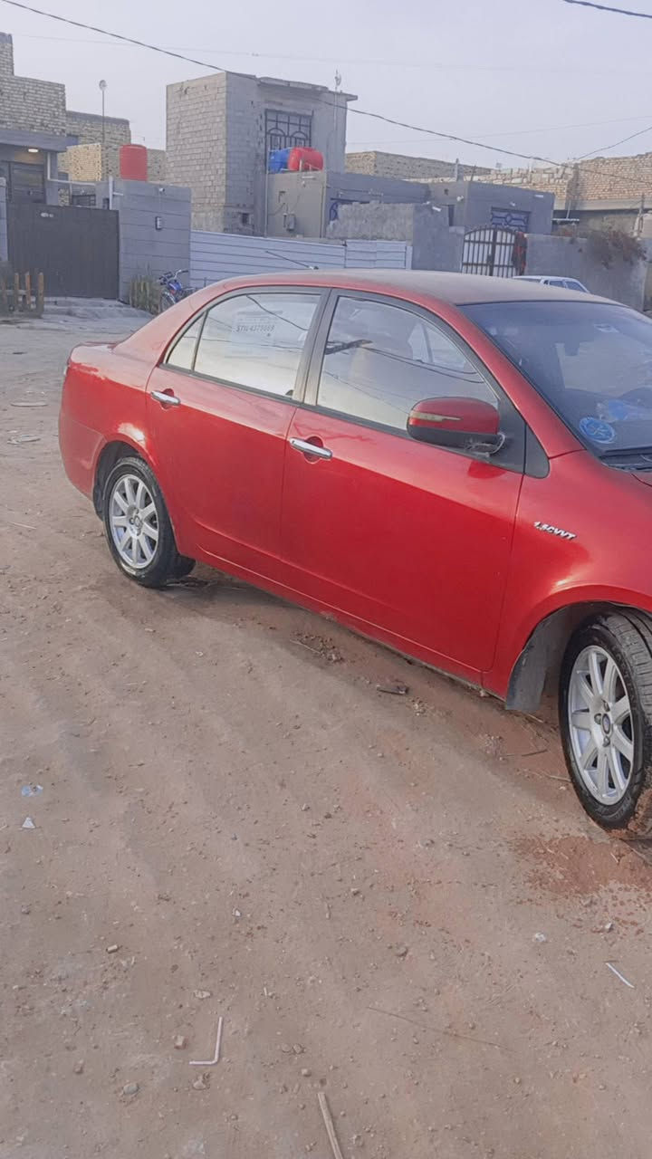 السلام عليكم جيلي موبل السياره وضع شركه رقم بغداد كفاله عامه لا صبغ لا طخه لا معجون لا خياس تخم تأير جديد مكينه وكير كفاله السياره أحله من الصوره كير عادي المكان حله ابي غرق 
الاتصال ***********
