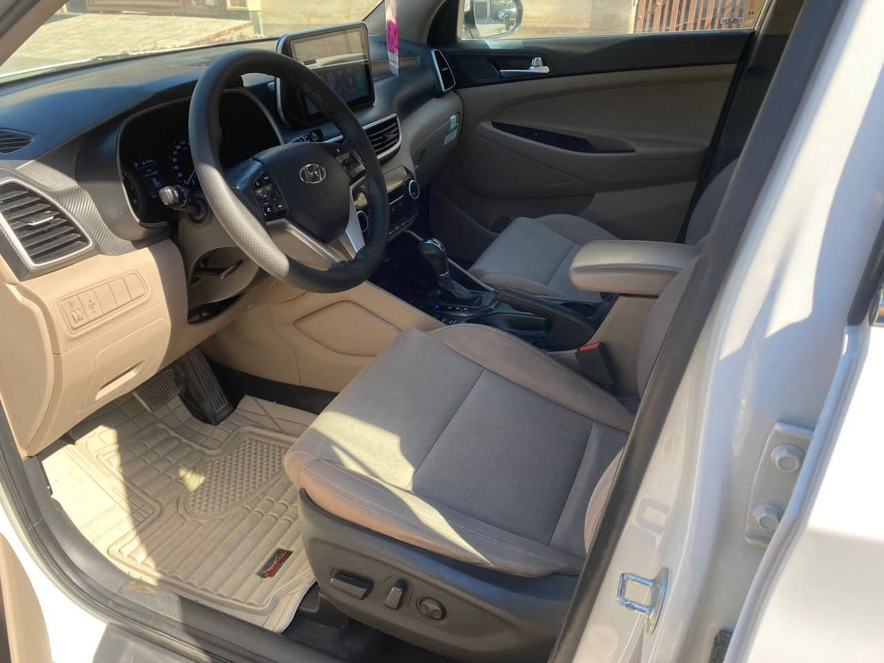 🚘 هيونداي توسان 2020 خليجي – فول مواصفات

🔹 رقم أربيل – باسمي مباشرة
🔹 مكفولة
🔹 فحص وسنوية جديد
🔹 سيارة نظيفة جداً (هزة)

⚙️ المواصفات:
✔️ محرك 2000 سي سي
✔️ بصمة تشغيل + أبواب
✔️ كشنات أمامية كهرباء
✔️ حساسات أمامية وخلفية
✔️ شاشة كبيرة + كاميرا 360
✔️ شاحن موبايل وايرلس
‏✔️ LED حاجب
✔️ ويل كبير
✔️ قطعتين تبريد
✔️ مراية شفط
✔️ هندبريك يدوي

📍 الموقع: بغداد – الكرخ
💰 السعر: 195 ورقة وقابل للتفاوض للجادين فقط

📞 للاستفسار: *********** بغداد, العراق
