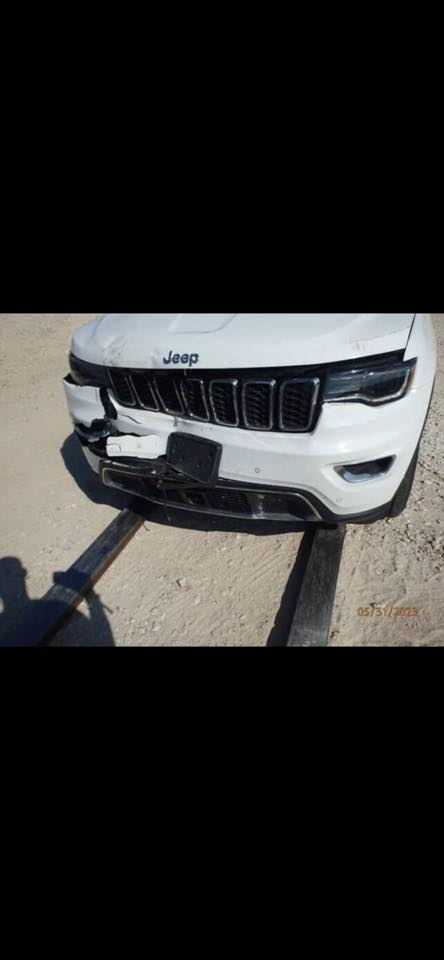 جيب لمتدد امريكي موديل 22  رقم بغداد حادثه موضحه بالصور ماشيه 38 فقط جديدة
سيارة سلايد 
فور ويل ماوس
تشغيل عن بعد
جنطة كهرباء
مقاعد جلد وكهربائيات
بجم لد
خزن كرسي السايق
رادار امامي  وجانبي وخلفي
حساسات خلفيه واماميه
كامرا خلفيه
سعره 275 مكانه بغداد 
*********** متواجد واتساب
