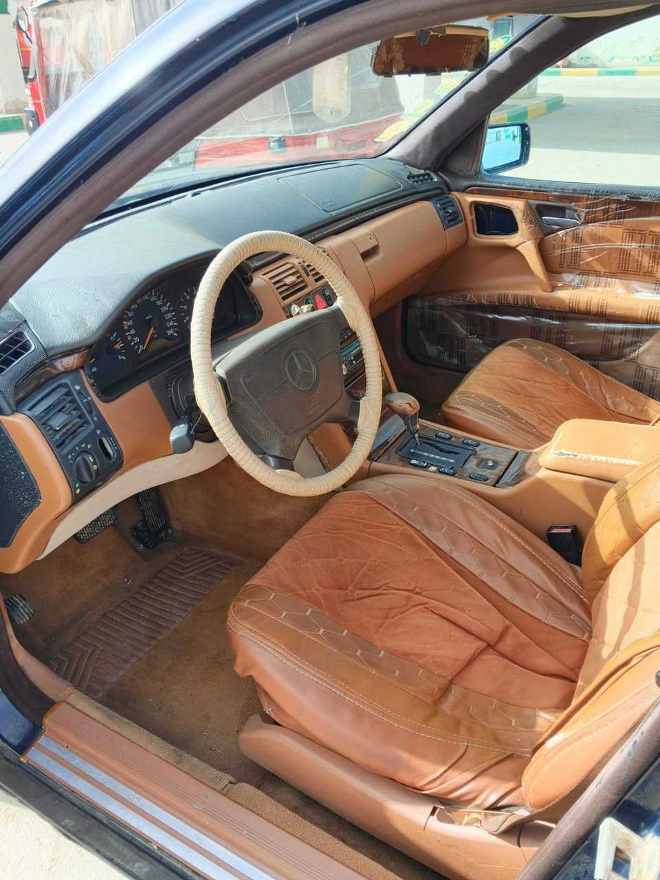 السلام عليكم
أم عيون موديل 96  مكينه خراطيم تخم تاير جديد تبريد عوزة فقط كمبريسر وغاز رقم كربلاء مصبوغة عام نقصهه بس الباور ما مجفتة سعرهه 58 وبيهه مجال للشراي مكاني بغداد العبيدي ***********
