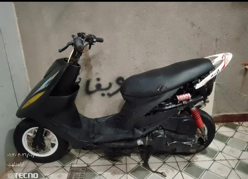 سلام عليكم 
دراجه ماكس عدله مفتوحه55
بيهه صوت كرنك وخيط تبخير. كلش قليل بس من تشتغل
دراجه كلشي شغال بيهه 
بيهه وياله
مشيفه وكزوز RZ 

وغراضهه كلهه كامله 
سعر 350 وبيهه مجال حك جيه

مكاني ناصريه مركز
موجود خاص 
***********
