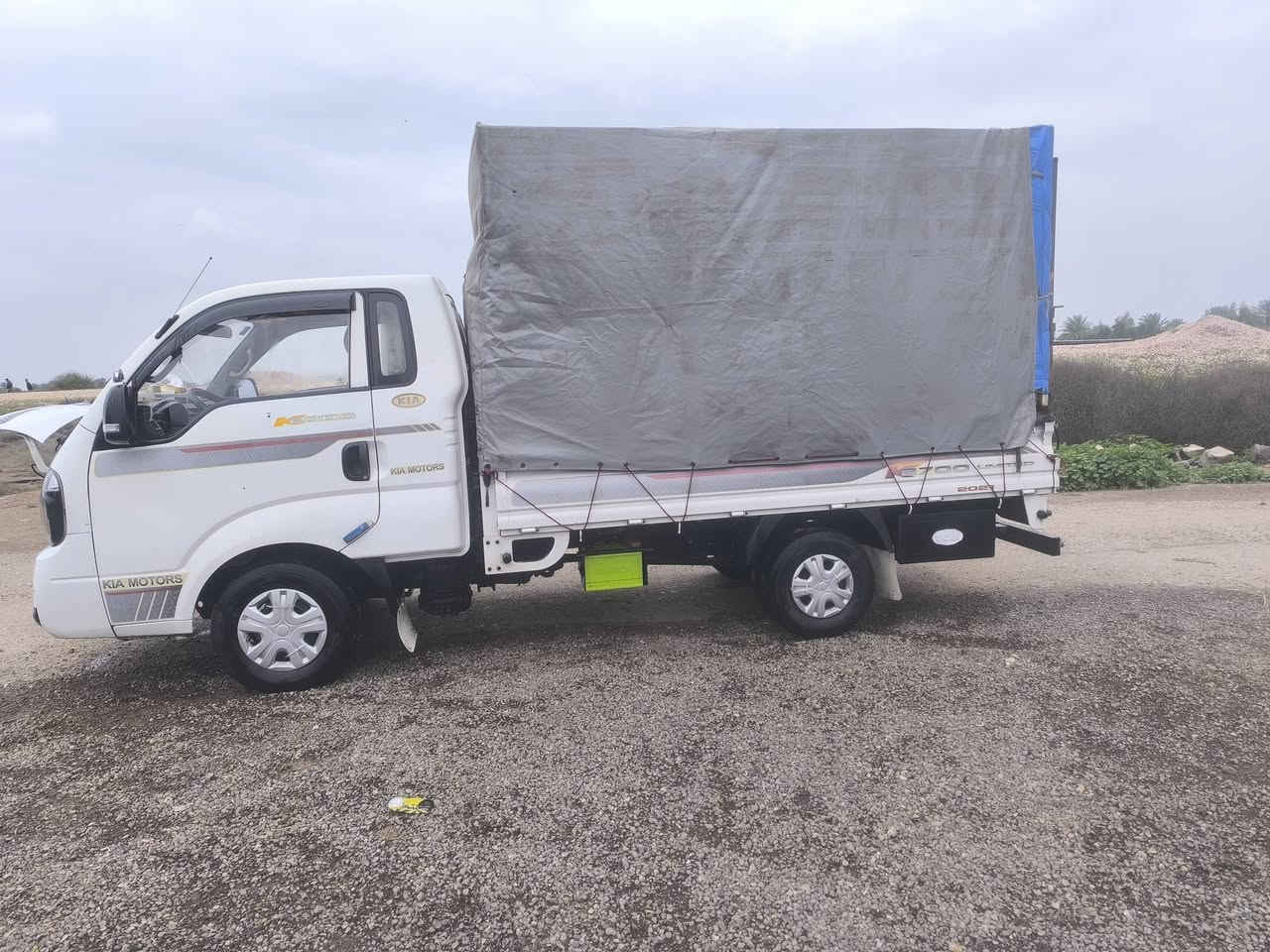 سلام عليكم كيا بنكو 2020باسمي سنويه لل2030مكفوله كفاله عامه ماعدا ضربه بباب السائق ولباقي سنونار رقم بغداد  السعر 132وبيهه مجال ***********
