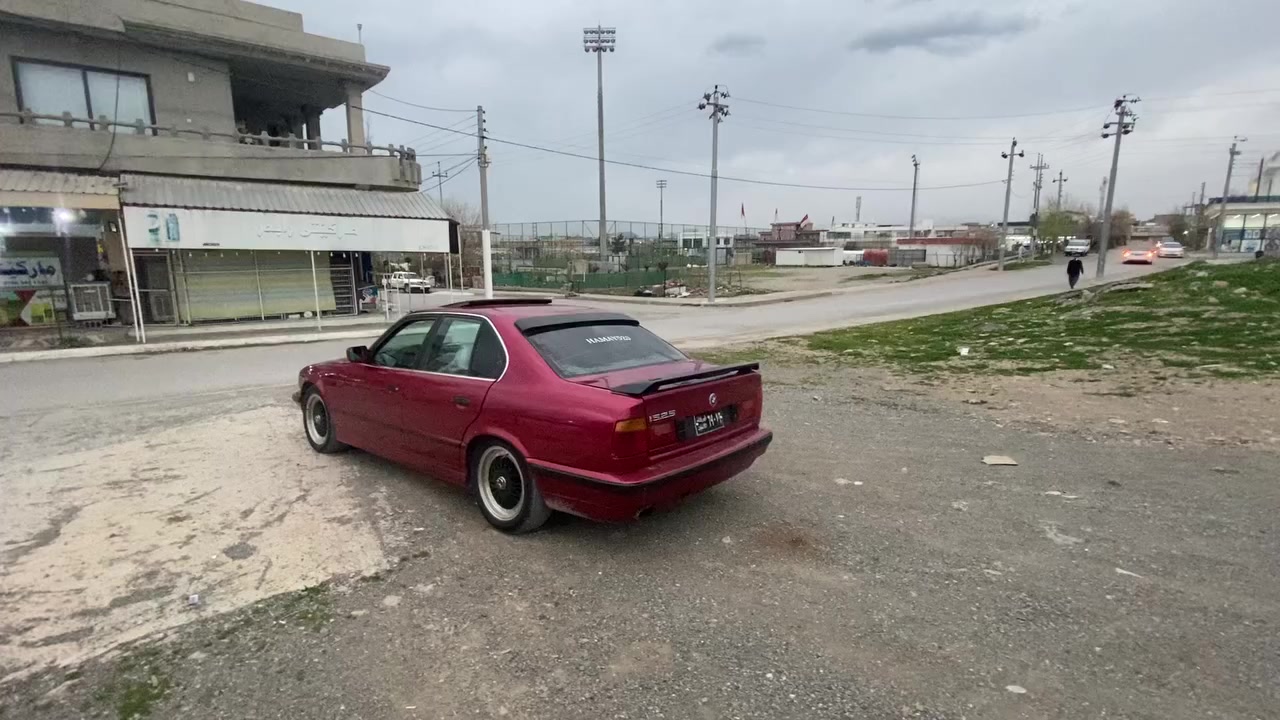 بەناوی خوا.  BMW مۆدێل1992 520 عادی ئاڕم هەولێر ئاڕم و موس و بڕاوە بە شەرت هەموو شت بە شەرت ئەفرۆشم شوێن قەڵادزێ نرخ 35 گەڵا رەقەم تەلەفۆن ***********
