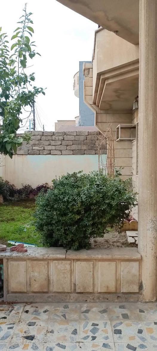 دار للايجار حي سومر بالقرب من 
افران آيات مساحة الدار 200متر 
غرفتين نوم هول حمام مطبخ استقبال 
حديقه كراج سياره 
للاستفسار الاتصال على الرقم 
 ***********5
