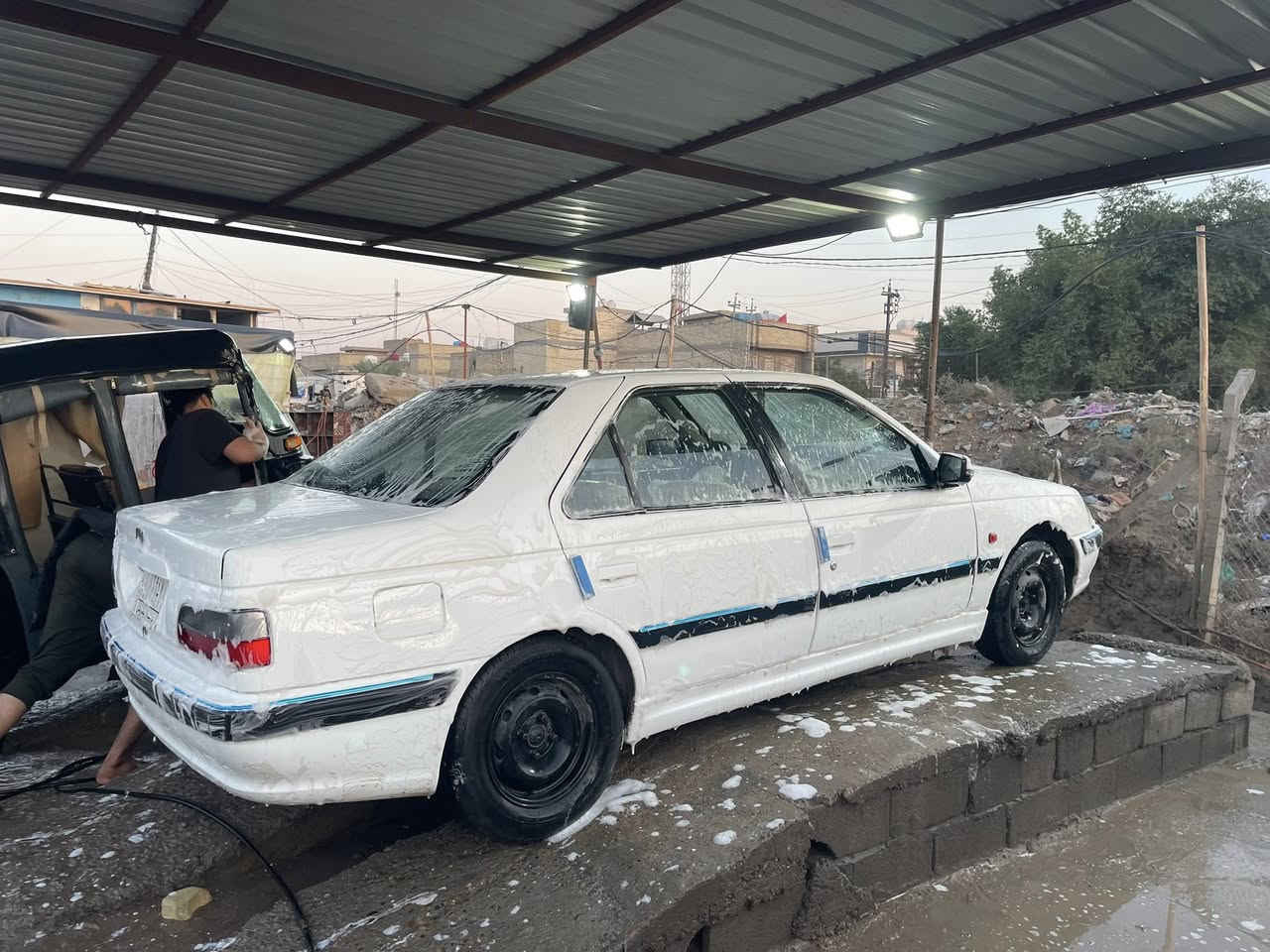 بيجو بارص ٢٠١٣السيارة كير ومكينة وحدادية وكهربائيات كلهة خير من الله السيارة صابغهة عام بيدي اثر طخطخات بسيطة وشخوط يعني صابغهة جمالية السيارة مكانها بغداد الشعلة السعر ٤٥رقم التلفون ***********
