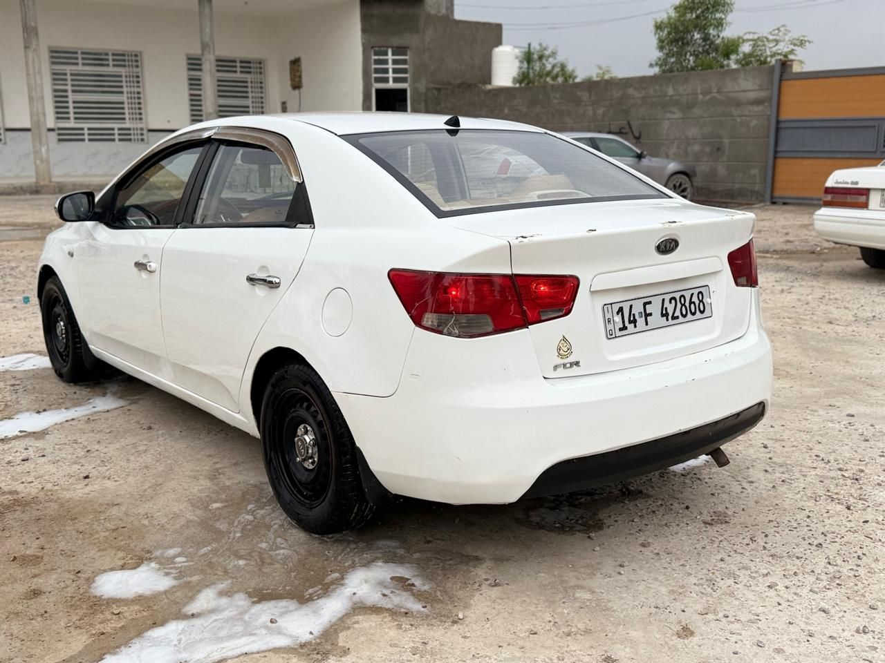 السلام عليكم ***********
كيا فورتي موديل 2010 خليجي 
  رش حزام فقط ب ولباقي كفالة عامة ،رقم بصرة أنكليزي بسمي تحويل ثاني يوم سيارة جاهزة مكينة كيرجدد تبريد حدادية جاهزة أي نقص مابيها
عنوان ناصرية,//السعر 82
