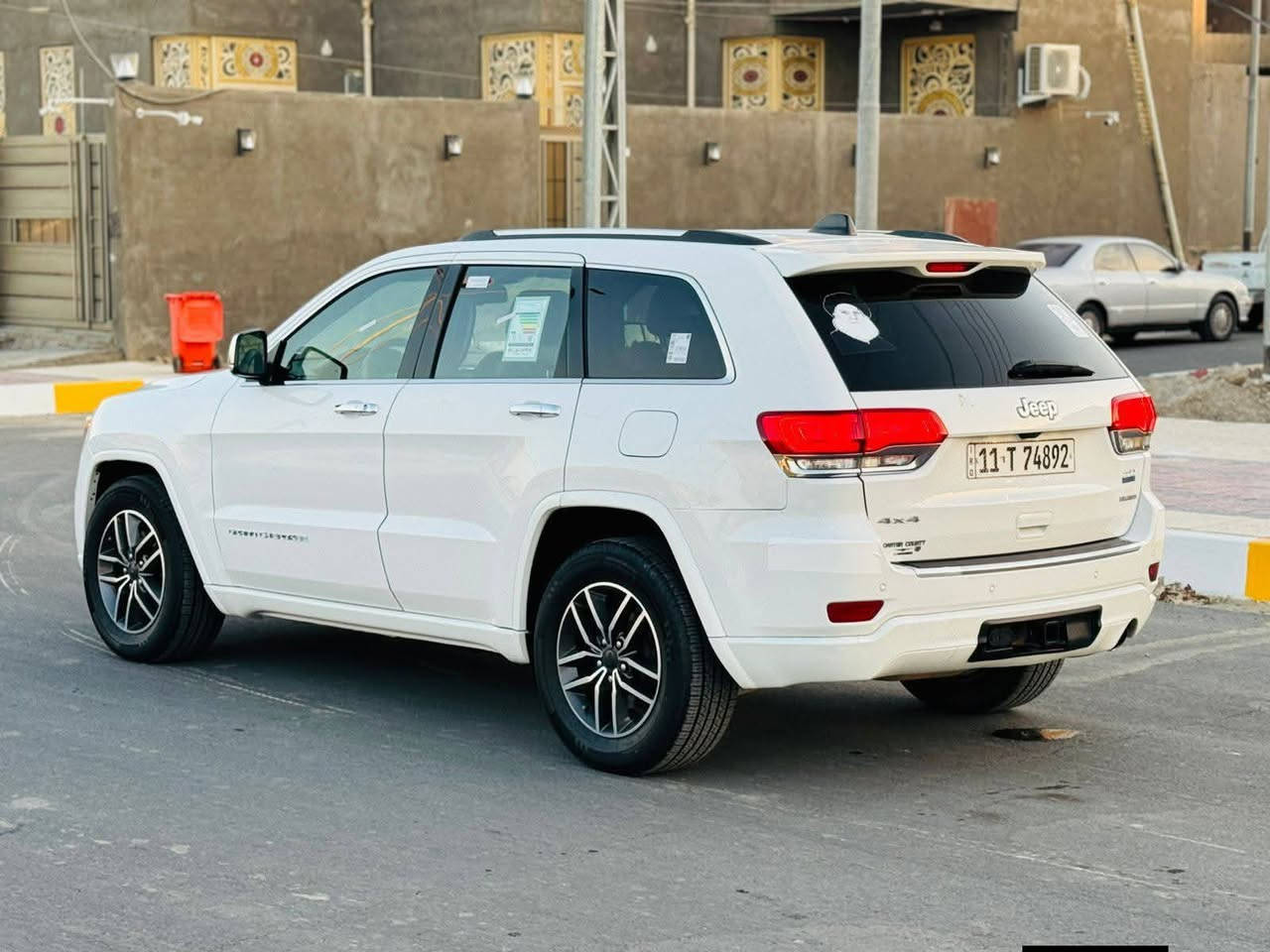 جيب لاريدو 2016 ( امريكي )
رقم بغداد دولي تحويل مباشر وارد امريكي ضرر بنيد فقط
* المواصفات :
* سقف بانوراما. 
*رادار امامي
* نقطة عمياء 
*داخل اسود جلد  
* المقاعد الأمامية كهربائية .
* تحديد مسار .
* المقاعد الأمامية مع تدفئة . 
* المقاعد الخلفية مع تدفئة .
* مقود السائق كهربائي . 
* تدفئة ستيرن .
* الشاشه لكبيرة 8.4 انج .
  بروجكترات زنون . (بلاد)
* تشغيل عن بعد .
* صندوق كهربائي .
*  حساسات أمامية . 
* كاميرا خلفية .
* مري شفط. 
*   مكان السياره بغداد اي ستفسار اتصل وتدلل السعر 158 وبيهه مجال رقمي ‏‪***********‬‏
