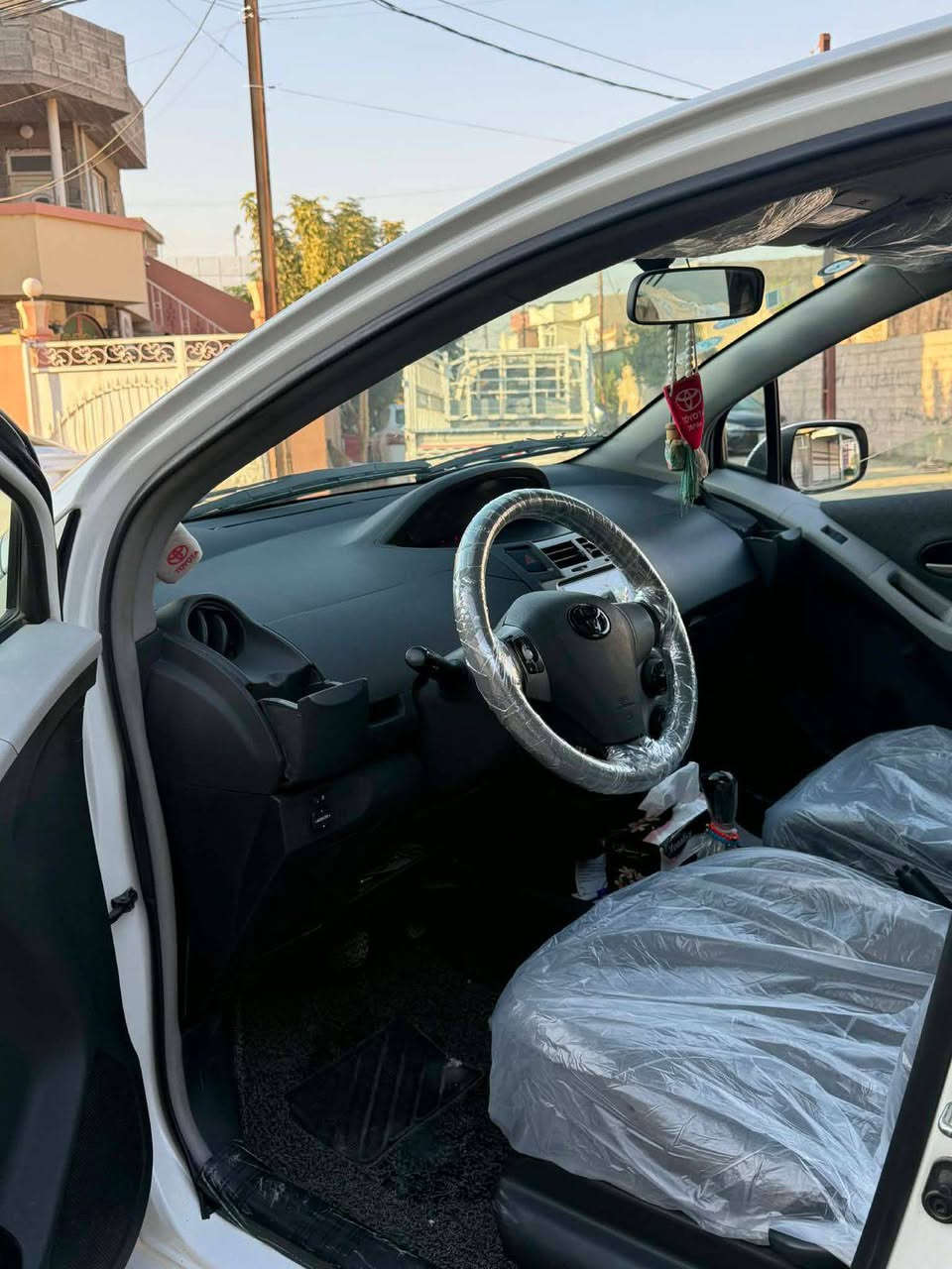 يارس موديل 2010
گير اوتماتيك 
فقط جاملغ تبديل بلادي 
بطاقة بنزين موجود 
سنوية جديد لحد 2027 
مكان كركوك 
سعر 85 مجال بسيط 
*********** 
*********** كركوك, العراق
