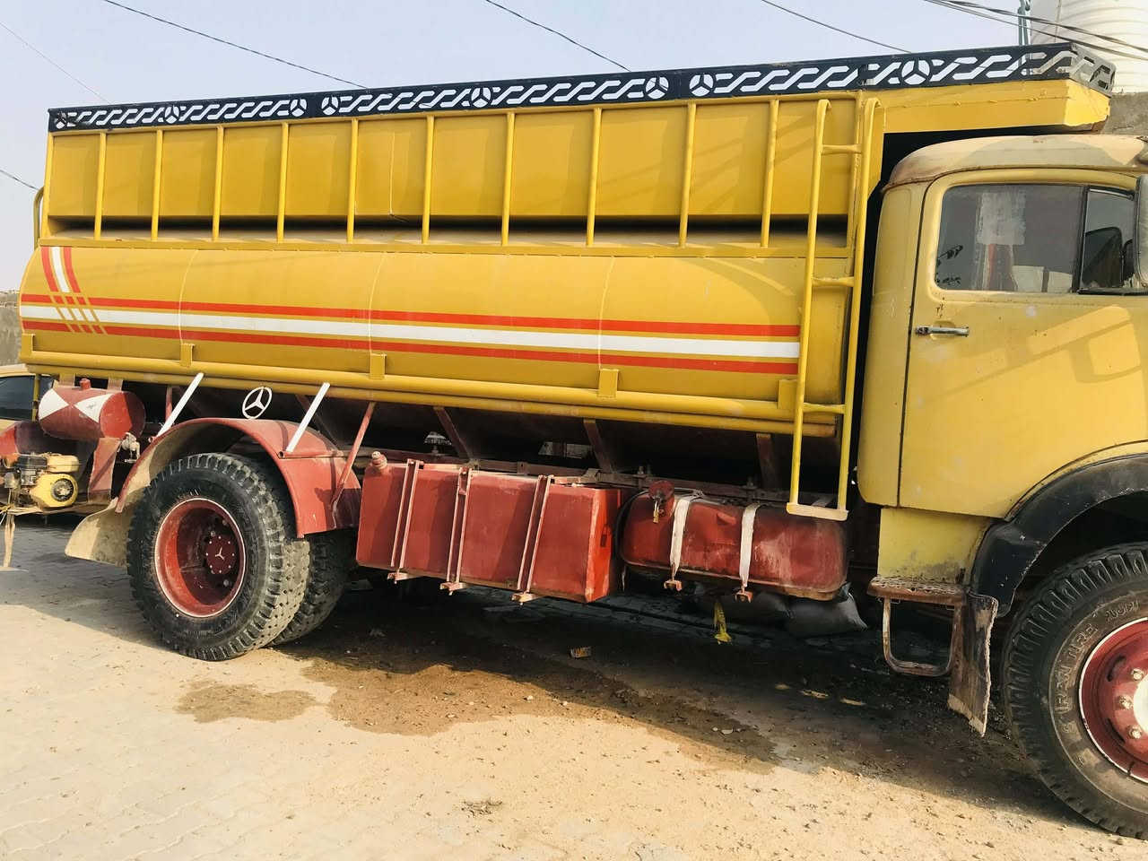 السلام عليكم ابوردين للبيع مديل80/ 6طن شاصي خام مكفول محرك لا تنقيص ولا تبخير رقم  الماني نجف سنويه بسمي الاستفسار على الرقم***********
