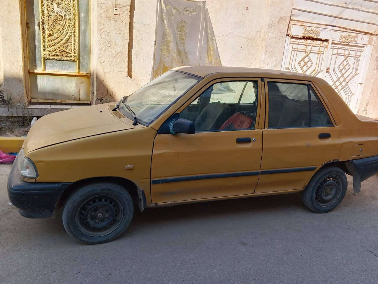 سلام عليكم سايبه لبيع موديل 2015 باسمي رقم الهاتف ***********
