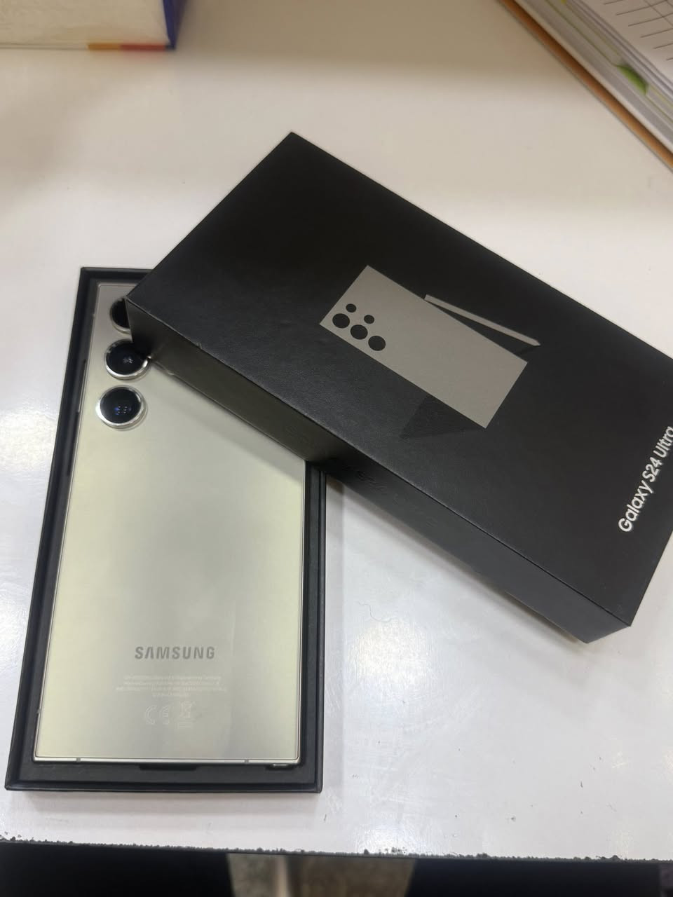 S24 الترا للبيع مستخدم قليل كلش قبل فتره مفتوح من الكارتونه غراضه كامله وكيبل بعده ممستعمل للتواصل ***********
