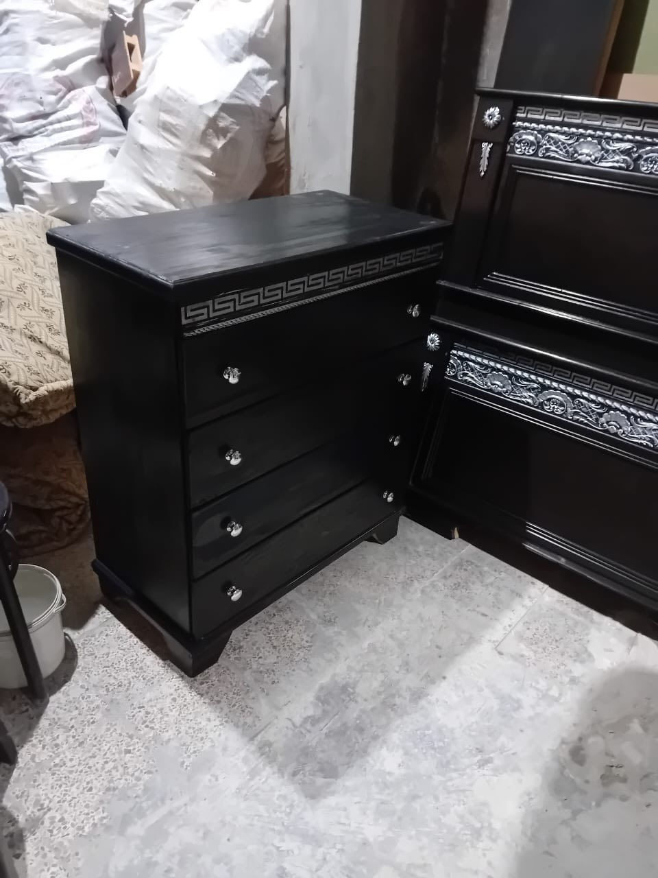 خزانة ٣ بواب وتخت مفرد ونص وبيرو والمراي موجودة تبع البيرو نضافة توب السعر مليونين ونص


**إذا كنت صاحب هذا الإعلان وتريد حذفه لأي سبب، رجاءا أرسل رسالة إلى الدعم الفني**