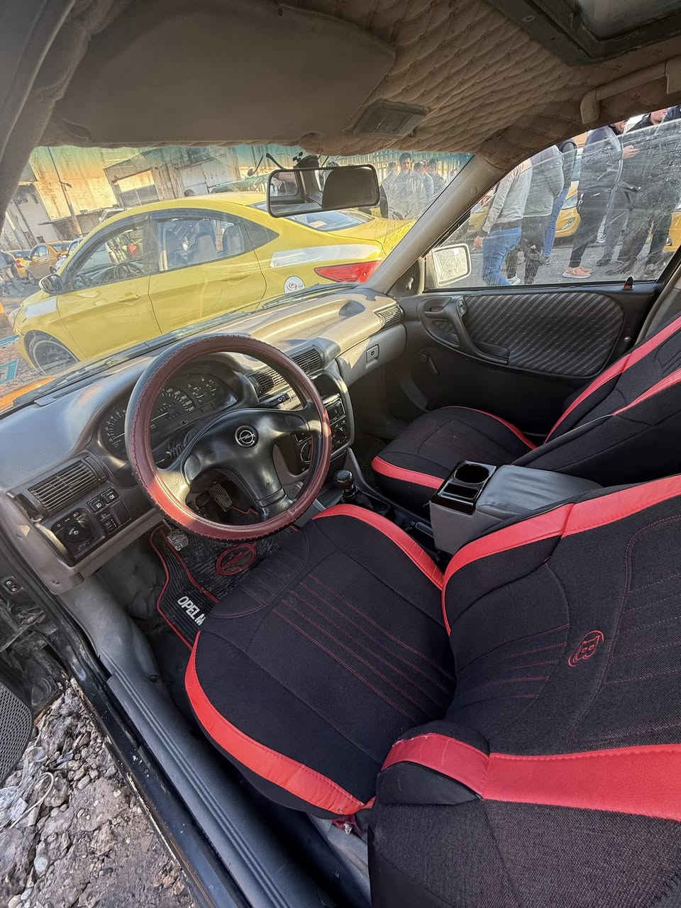 السلام عليكم اوبل استرا موديل ١٩٩٢ للبيع السعر ٤٠ صبغ عام جمالية الاستفسار الاتصال بالرقم ***********
