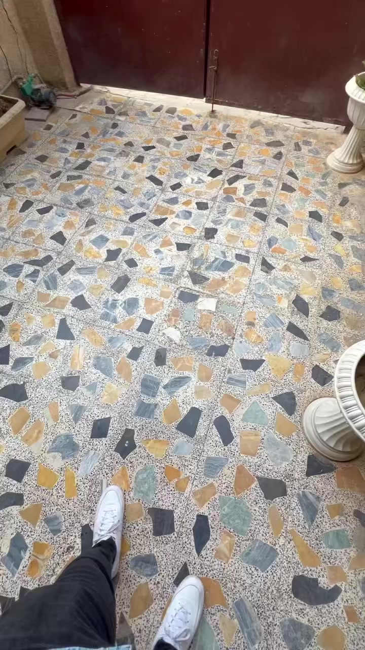 السلام عليكم ورحمة الله وبركاته ، شقة للايجار مساحة ٨٠ متر ، طابق اول (مو ارضي ) ، مكونة من غرفة نوم متوسطة للاطفال ، وغرفة كبيرة نوم مع حمام و هول ومنورين تناسب عائلة صغيرة افرادها من ٣ أشخاص 
الموقع: راغبة خاتون شارع الكم قريب من مسجد جلال في فرع ملا جمعة 
الإيجار الشهري : ٤٧٥ الف قفل 
للتواصل اتصال مباشر على الرقم : ***********
أو للتواصل واتس آب حصرا : +963982414657
أو +9647807731485
عقد الايجار يتم بأول يوم من تسليم المفتاح وبدون دلالية تواصل مباشر ويا صاحب الملك 
بالتوفيق للجميع
