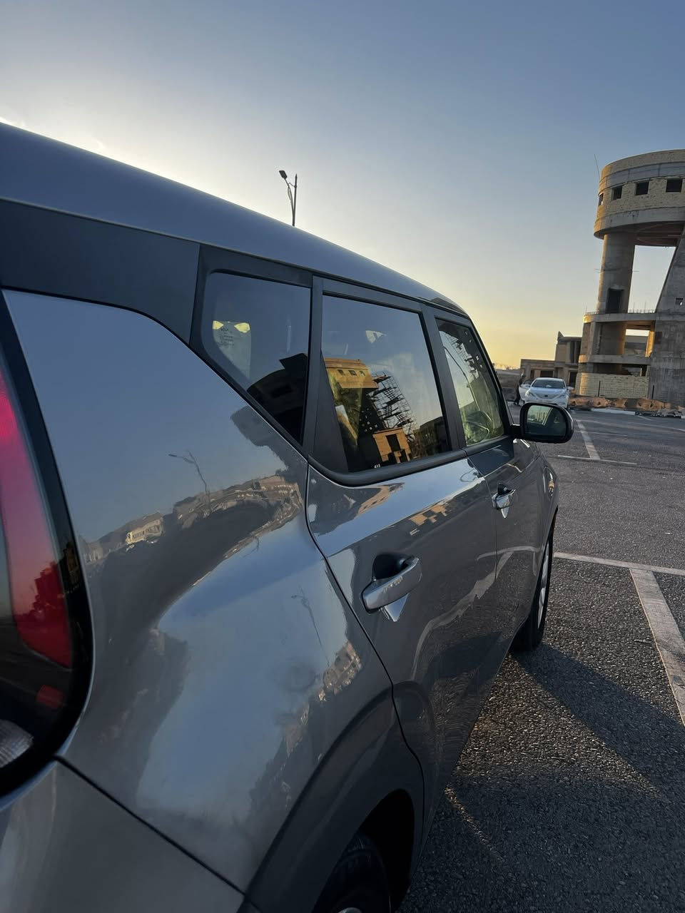 السلام عليكم
للبيع كيا صول وارد امريكي موديل 24 لون سلفر بدون رقم منفيس باسمي حادثه جاملغ امامي جهة اليمنه مبدل نفس اللون والجاملغ الخلفي نفس الجه راجع بارد فئة LX السيارة بدون صبغ للاستفسار الاتصال عالرقم *********** مكان السيارة بكربلاء السعر خاص
