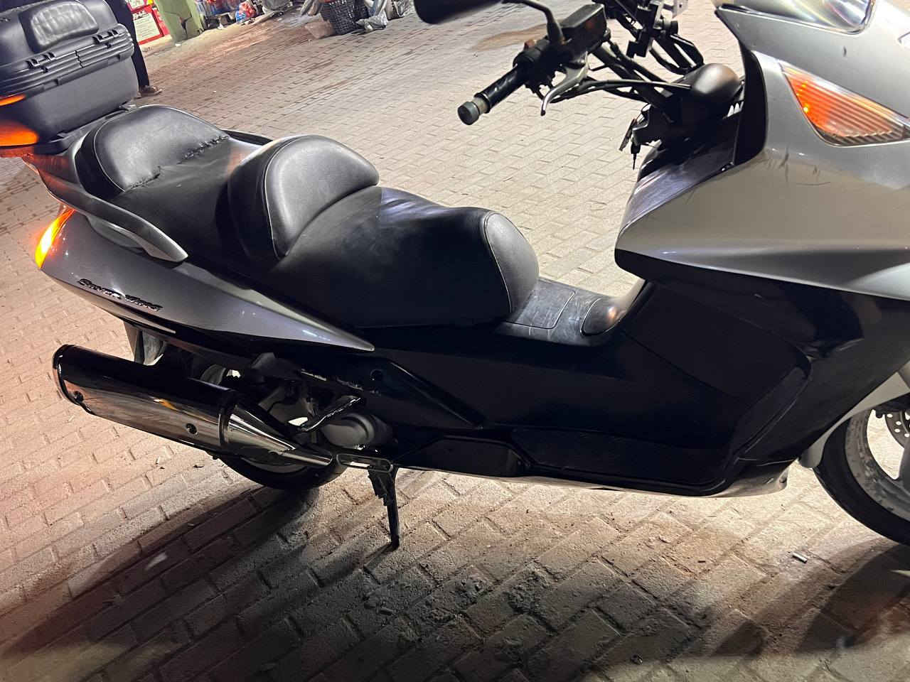 بسم الله الرحمان الرحيم
السلام عليكم ورحمة الله وبركاته 
سلفر ونج 600 للبيع مكفوله كفاله عامه 
 كفرات دراجه 80%
تاير امامي جديد باتري جديد 
كهرباياة كله شغاله ستان حساب 
بغداد مدينة الصدر 
سعر واحد 600
محتاج وريد ابيعه 
لتواصل رقم ***********
