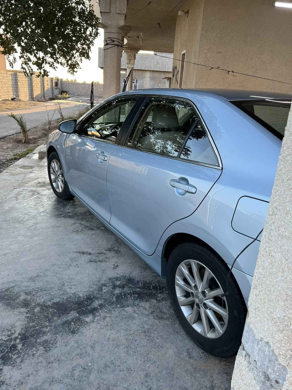 كامري خليجي 2013  جديده كلش ماشيه 90
بيه جاملغ صبغ بدون دواخل وكلير بنيد
ع وضع الشركه 
باسمي
***********
