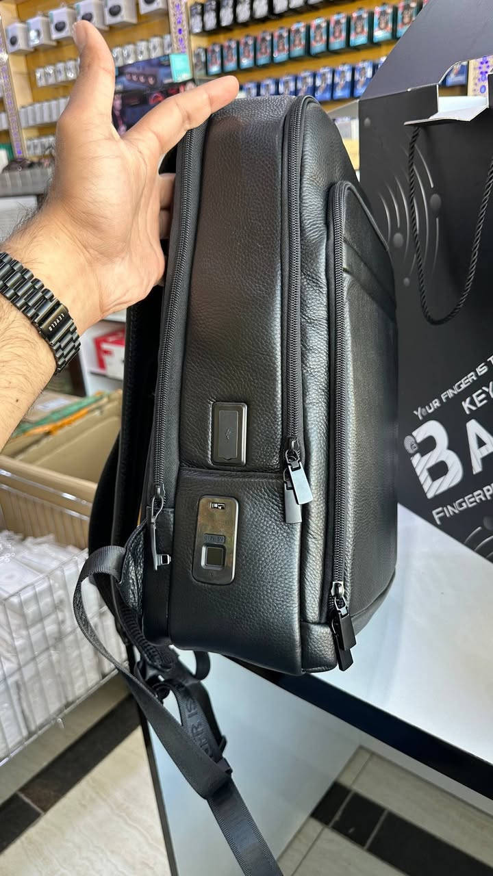 الفخامة وصلت 😍
حقيبة ظهر جلد مع بصمة 

مع منافذ للشحن تايب سي 

متوفر توصيل لكل العراق 🇮🇶


**إذا كنت صاحب هذا الإعلان وتريد حذفه لأي سبب، رجاءا أرسل رسالة إلى الدعم الفني**