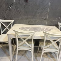 ميز مرمر • ٤ كراسي • نظيف